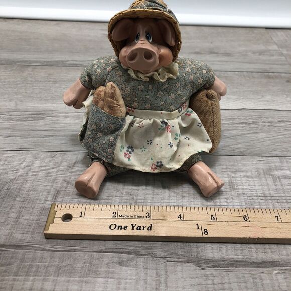 The Country Folks Pig “MS HOGMORE ” Shelf Sitter Figure - Picture 8 of 8